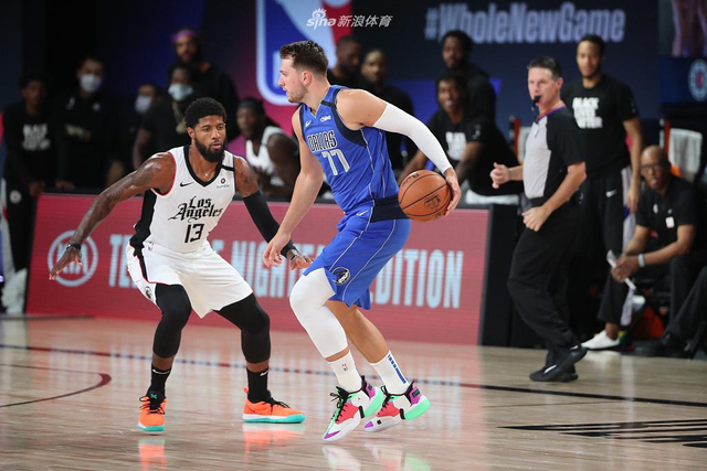 被包夹时很 被包夹时很