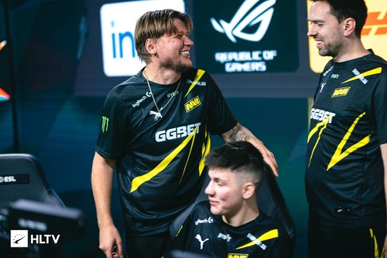 他在接受央 他在接受央