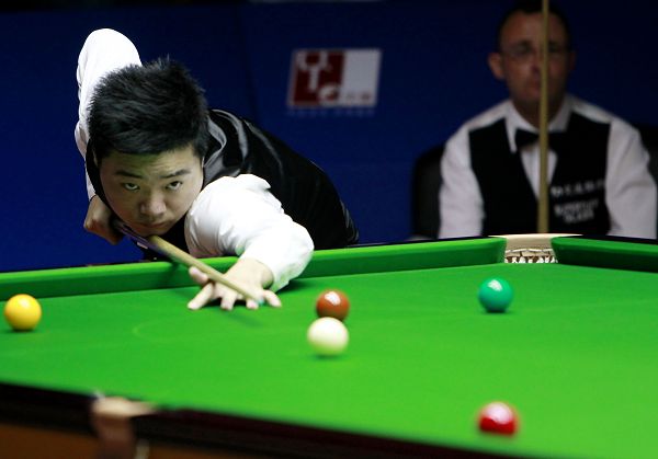 桌上无人立 桌上无人立